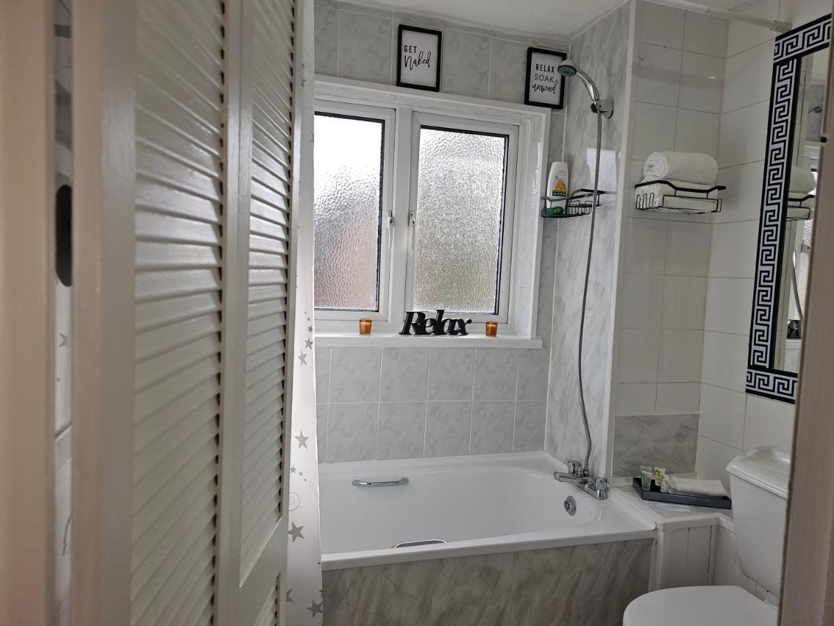 Home In Beckton. Docklands. London City Airport. Bagian luar foto